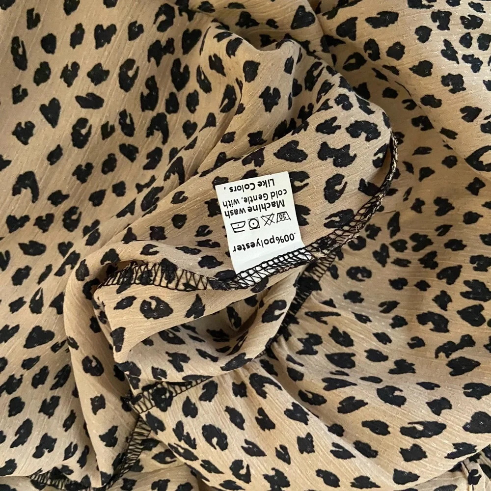 Dress, khaki leopard print, flown swing pleated hem, deep v neck,polyester - Picture 2 of 9